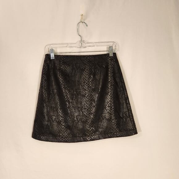 GILLI Black Faux Leather Reptile Print Mini Skirt Punk Rave Goth Emo Witchy S - Picture 3 of 10